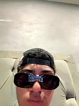 lain213 online show from October 11, 5:39 am