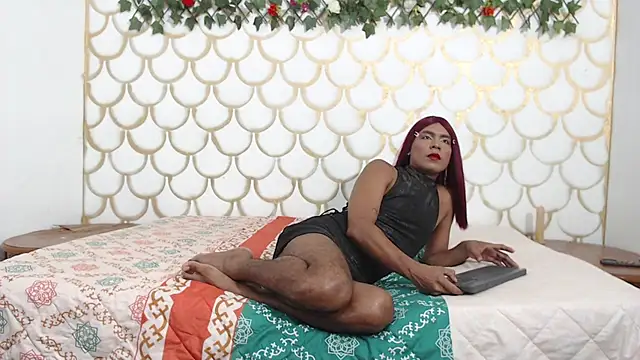 nahomy smiith online show from February 6, 5:23 am