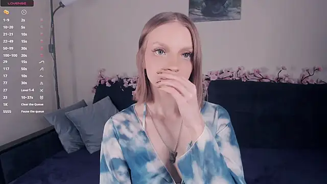 Snapshot of Golden_dawn chatting on November 7, 7:19 am Golden dawn online show from November 7, 7:19 am