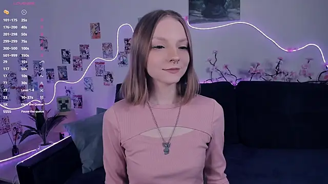 Snapshot of Golden_dawn chatting on November 14, 7:18 am Golden dawn online show from November 14, 7:18 am