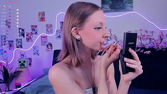 Snapshot of Golden_dawn chatting on December 16, 7:24 am Golden dawn online show from December 16, 7:24 am