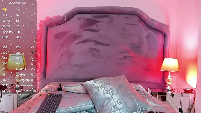 Emma Saylor online show from November 5, 6:52 pm