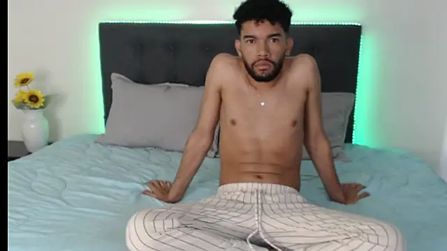 Snapshot of andresnoir_ chatting on October 7, 2:14 pm andresnoir online show from October 7, 2:14 pm