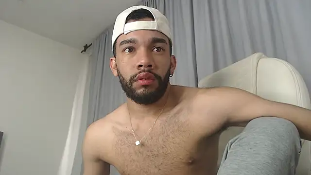 Snapshot of andresnoir_ chatting on October 30, 2:18 pm andresnoir online show from October 30, 2:18 pm