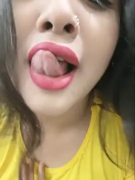 Beauty Queen Soniya online show from July 19, 3:54 am
