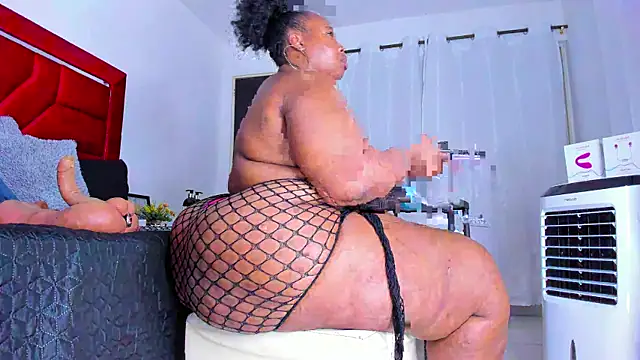 Bigasshott  online show from April 11, 8:02 pm