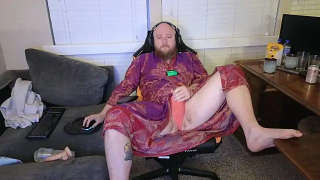 Snapshot of theballboy1 chatting on April 23, 10:36 am theballboy1 online show from April 23, 10:36 am