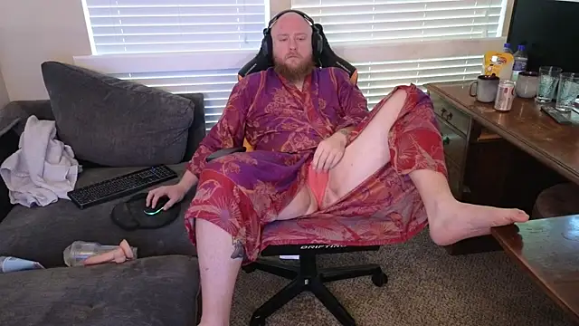 Snapshot of theballboy1 chatting on April 23, 12:40 pm theballboy1 online show from April 23, 12:40 pm