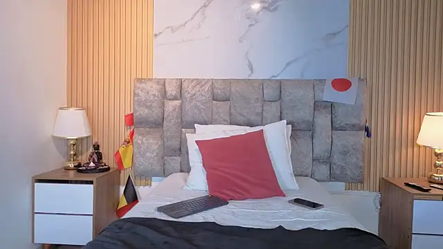 Snapshot of celeste_collins_ chatting on July 10, 8:22 pm celeste collins online show from July 10, 8:22 pm