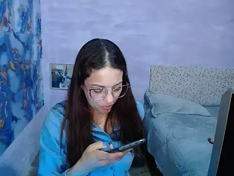 Snapshot of cerecita_anna chatting on March 2, 7:43 pm cerecita anna online show from March 2, 7:43 pm