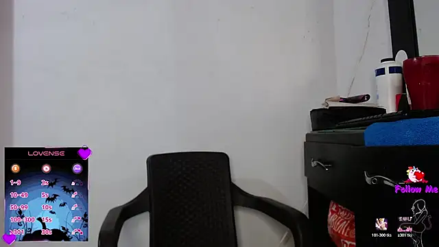 Snapshot of Damara_Rolands- chatting on October 31, 7:15 pm Damara Rolands- online show from October 31, 7:15 pm