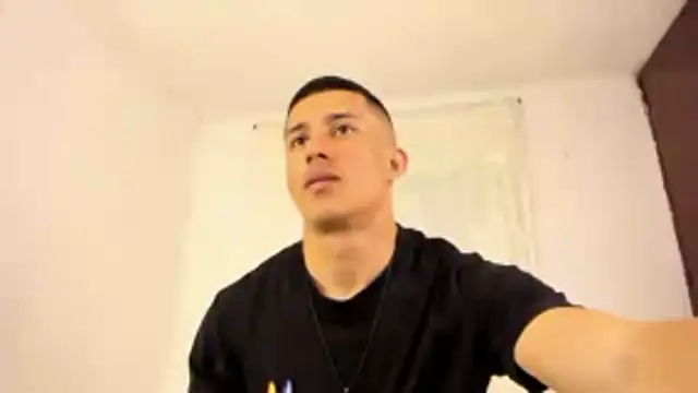 Snapshot of Muscle_man07 chatting on November 15, 9:43 pm Muscle man07 online show from November 15, 9:43 pm