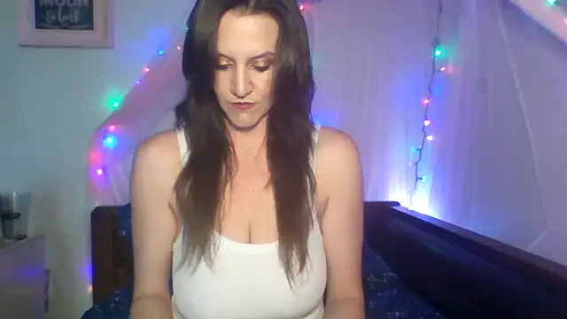 Snapshot of easy_briezy chatting on November 24, 9:03 pm easy briezy online show from November 24, 9:03 pm