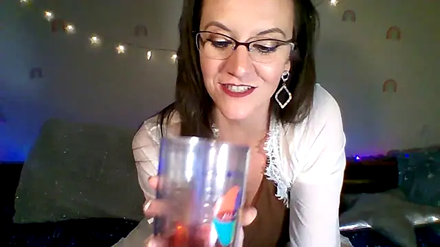 easy briezy online show from February 11, 6:29 am