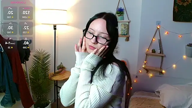 Kira2Kiss online show from November 9, 7:45 pm