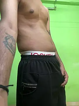 Snapshot of foxythebold chatting on October 22, 6:35 am foxythebold online show from October 22, 6:35 am