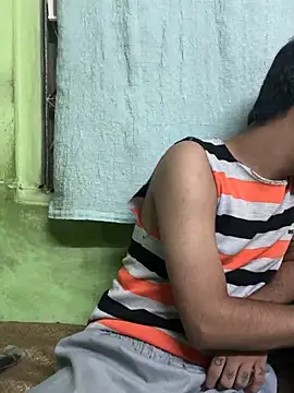 Snapshot of foxythebold chatting on October 24, 6:37 pm foxythebold online show from October 24, 6:37 pm