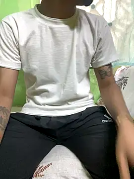 Snapshot of foxythebold chatting on November 23, 7:19 am foxythebold online show from November 23, 7:19 am