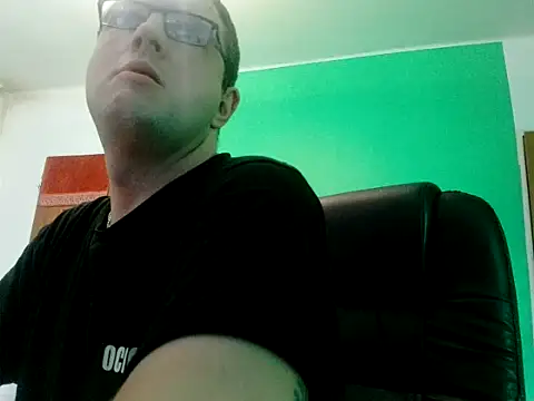 Snapshot of SexiDevil3 chatting on October 19, 8:15 am SexiDevil3 online show from October 19, 8:15 am