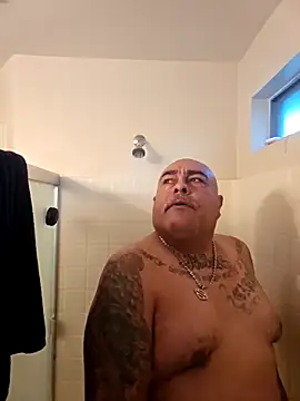 Snapshot of B1GLO chatting on November 11, 2:06 pm B1GLO online show from November 11, 2:06 pm