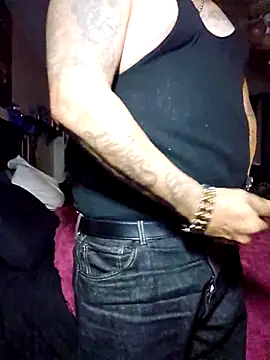 Snapshot of B1GLO chatting on December 15, 1:54 am B1GLO online show from December 15, 1:54 am