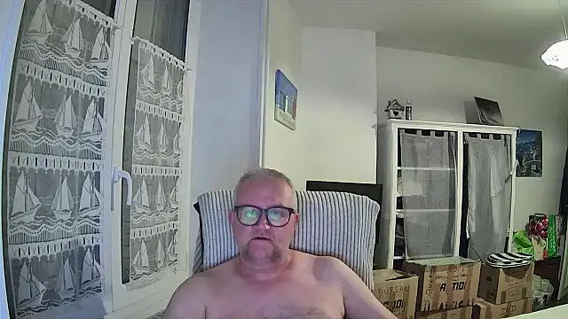 macdut67 online show from April 15, 11:38 pm