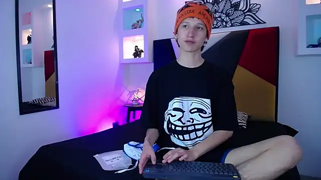 Emo Boy  online show from January 12, 8:36 pm