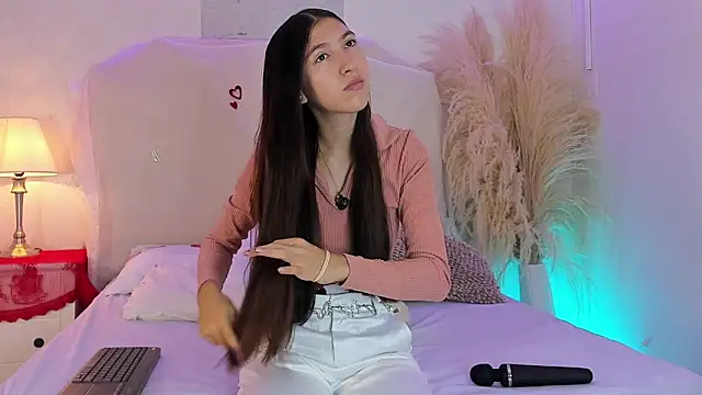 Sara Collinss  online show from February 27, 11:32 am