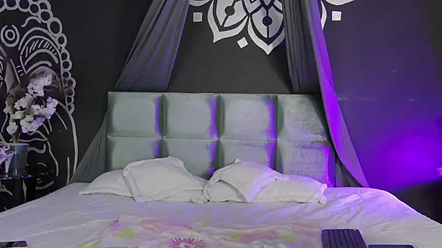 Snapshot of Aranzza_Ross chatting on December 2, 8:37 pm Aranzza Ross online show from December 2, 8:37 pm