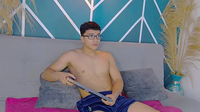 Snapshot of Stefano_Calle chatting on October 30, 12:28 pm Stefano Calle online show from October 30, 12:28 pm