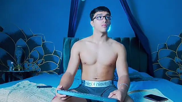 Snapshot of Stefano_Calle chatting on November 8, 12:27 pm Stefano Calle online show from November 8, 12:27 pm