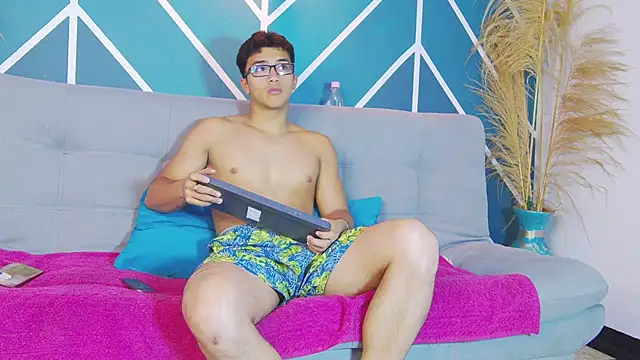 Snapshot of Stefano_Calle chatting on November 19, 12:16 pm Stefano Calle online show from November 19, 12:16 pm