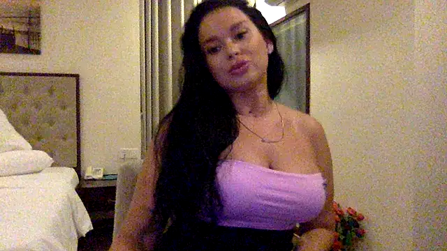 Snapshot of Fayronna chatting on February 13, 6:26 pm Fayronna online show from February 13, 6:26 pm