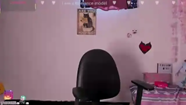 Snapshot of Emilycollei chatting on November 13, 3:55 pm Emilycollei online show from November 13, 3:55 pm