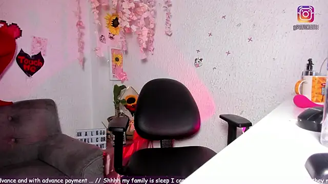 Emilycollei online show from March 15, 4:29 am