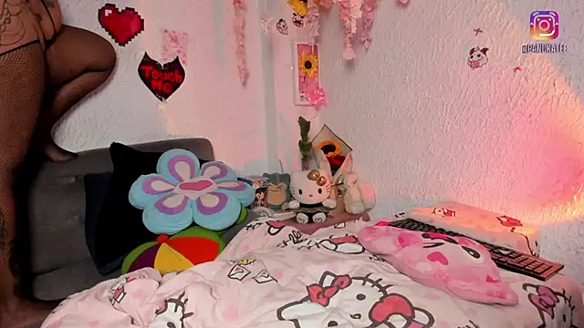 Emilycollei online show from April 11, 5:12 am