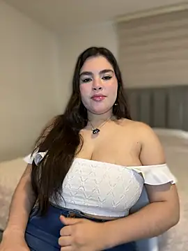 Isabella LaRue online show from April 15, 1:40 pm