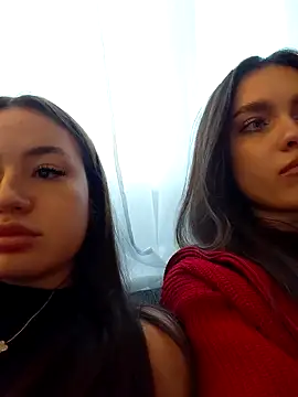 Snapshot of MayaGlow chatting on November 14, 5:28 am MayaGlow online show from November 14, 5:28 am