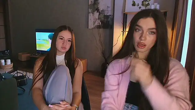 Snapshot of MayaGlow chatting on November 23, 5:40 am MayaGlow online show from November 23, 5:40 am