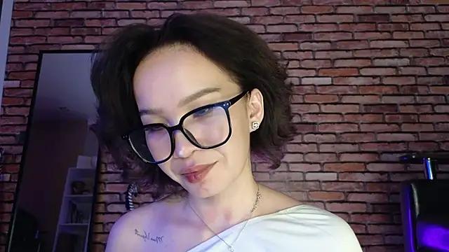 Snapshot of saya_li1 chatting on October 21, 9:04 pm saya li1 online show from October 21, 9:04 pm