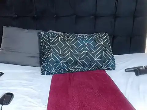 Snapshot of CaramelBootty chatting on November 3, 10:21 pm CaramelBootty online show from November 3, 10:21 pm