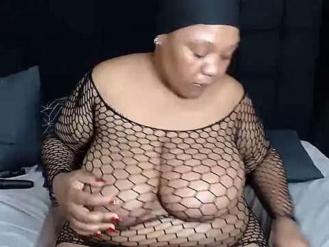 Snapshot of CaramelBootty chatting on November 15, 5:20 pm CaramelBootty online show from November 15, 5:20 pm