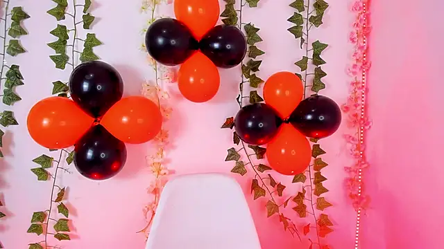 Snapshot of LucieAngels chatting on October 31, 2:29 pm LucieAngels online show from October 31, 2:29 pm