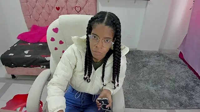 thianahorny online show from February 16, 1:29 pm