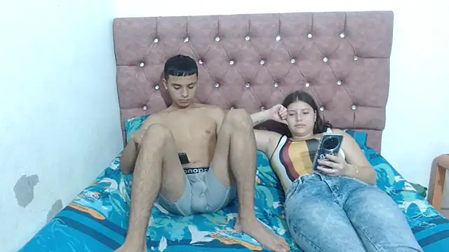 Snapshot of rober_luciana chatting on October 31, 1:45 pm rober luciana online show from October 31, 1:45 pm