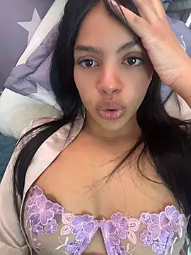 Snapshot of MeganHillss chatting on June 23, 8:18 pm MeganHillss online show from June 23, 8:18 pm