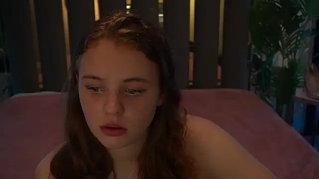 SnowWhiti online show from October 18, 1:34 pm