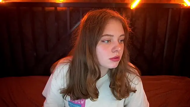 SnowWhiti online show from October 23, 1:10 pm