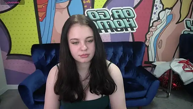 SnowWhiti online show from April 3, 6:50 pm