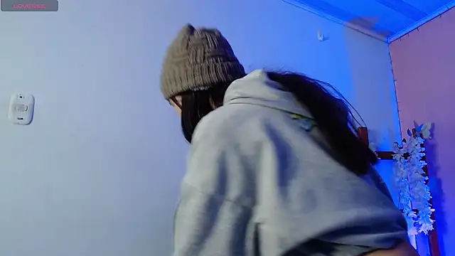 Snapshot of SweetRenata_ chatting on October 22, 11:21 am SweetRenata online show from October 22, 11:21 am